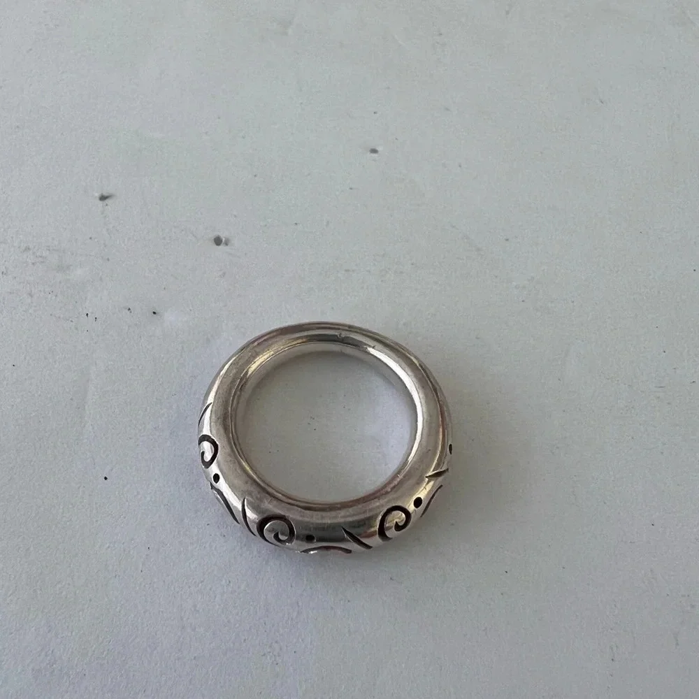 Sterling Silver Band Ring. Beautiful ring. Scroll work around ring. Size 6